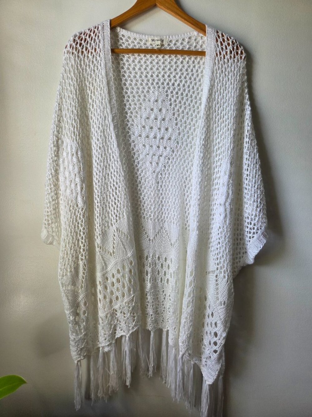 NEW NEVER WORN MIRACLE USA WHITE CROCHET KIMONO FRINGED TOP SIZE M/L